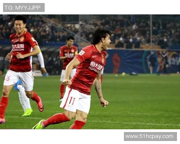 中国足球球星回归老东家重燃昔日辉煌为球队注入新活力